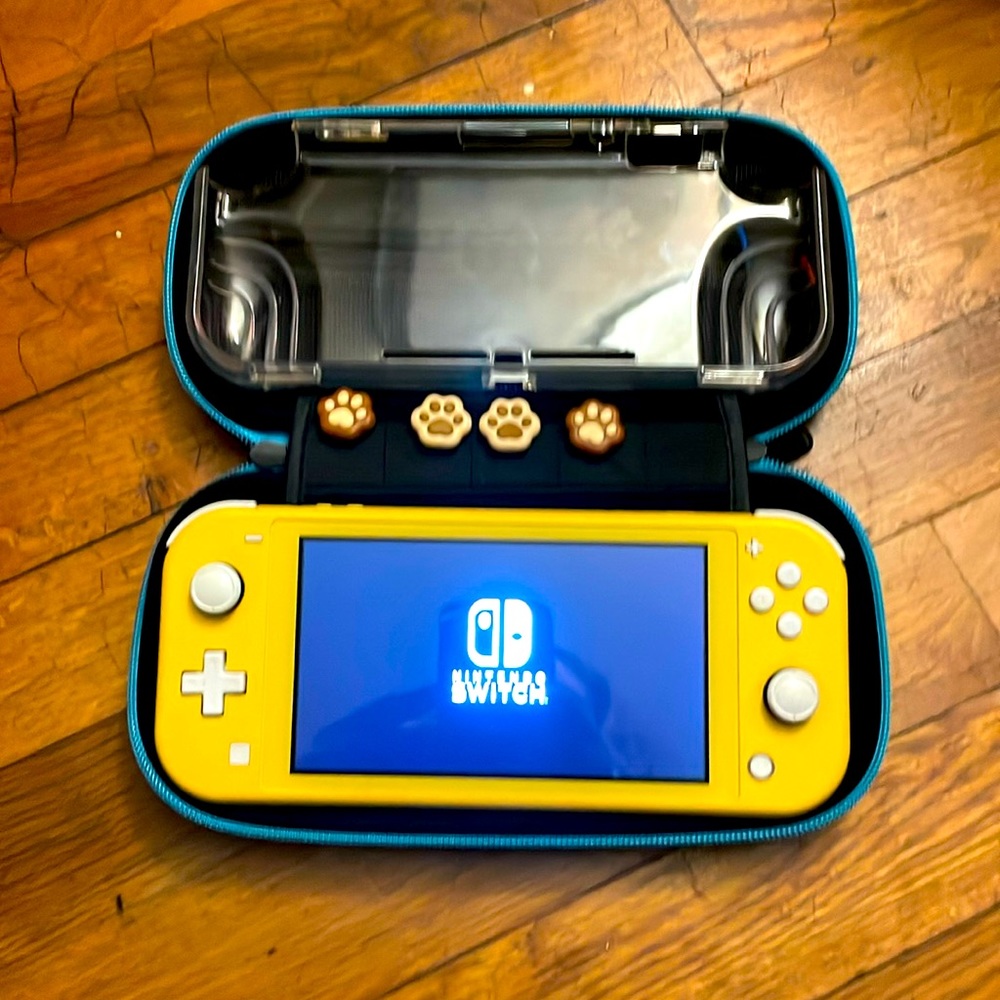 Nintendo Switch Lite (Yellow) BUNDLE